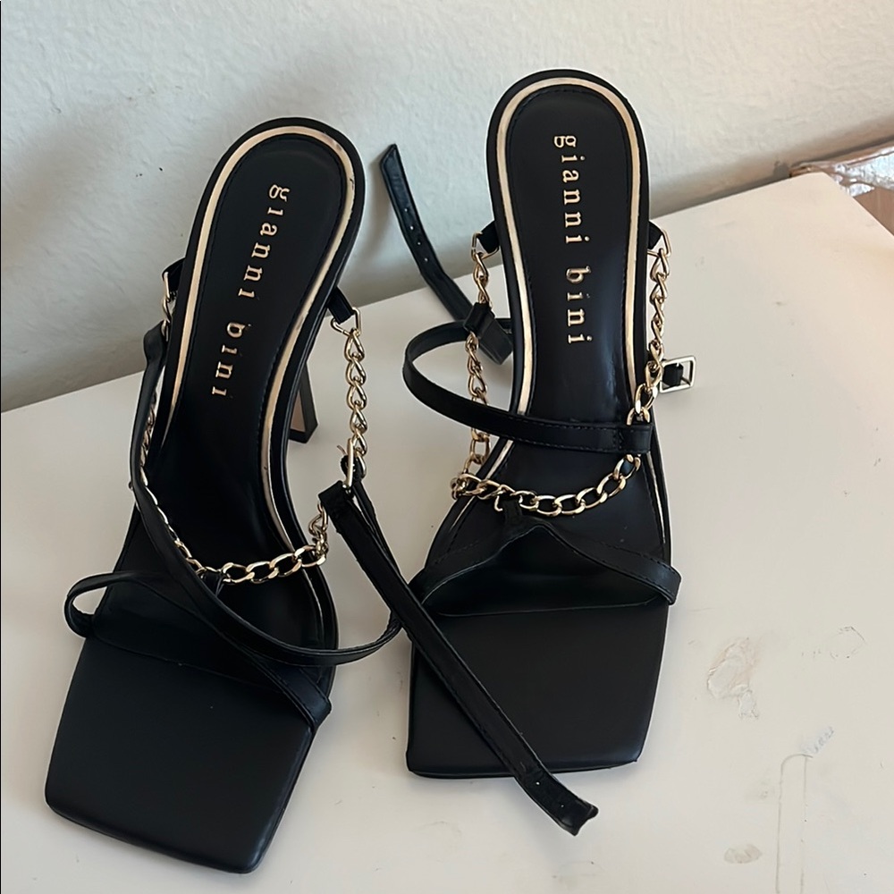 Gianni Bini Black Heeled Sandals with Gold Chain
